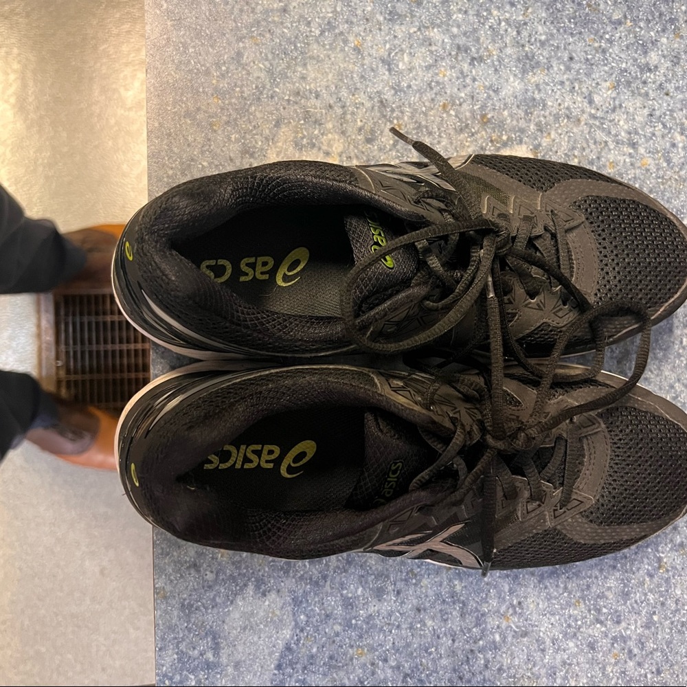 Pair of ASICS Gt2000
